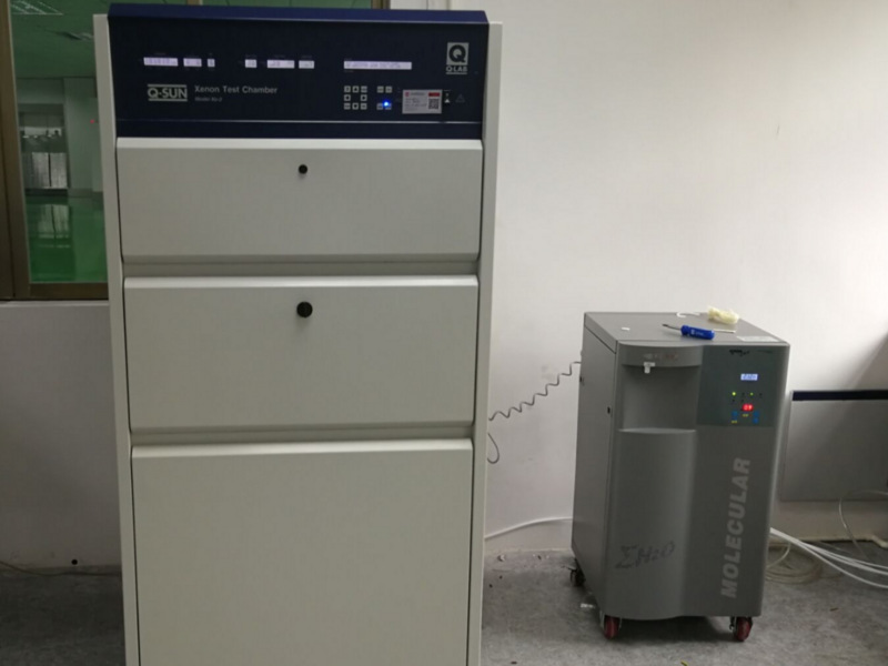 油墨木器漆藝術(shù)漆清漆氙燈老化耐候試驗(yàn)箱現(xiàn)場圖1